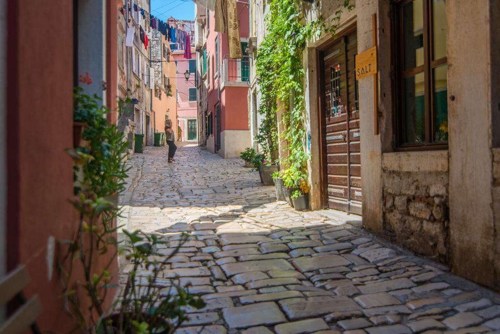 Studio Yellow Flower Rovinj Exterior foto