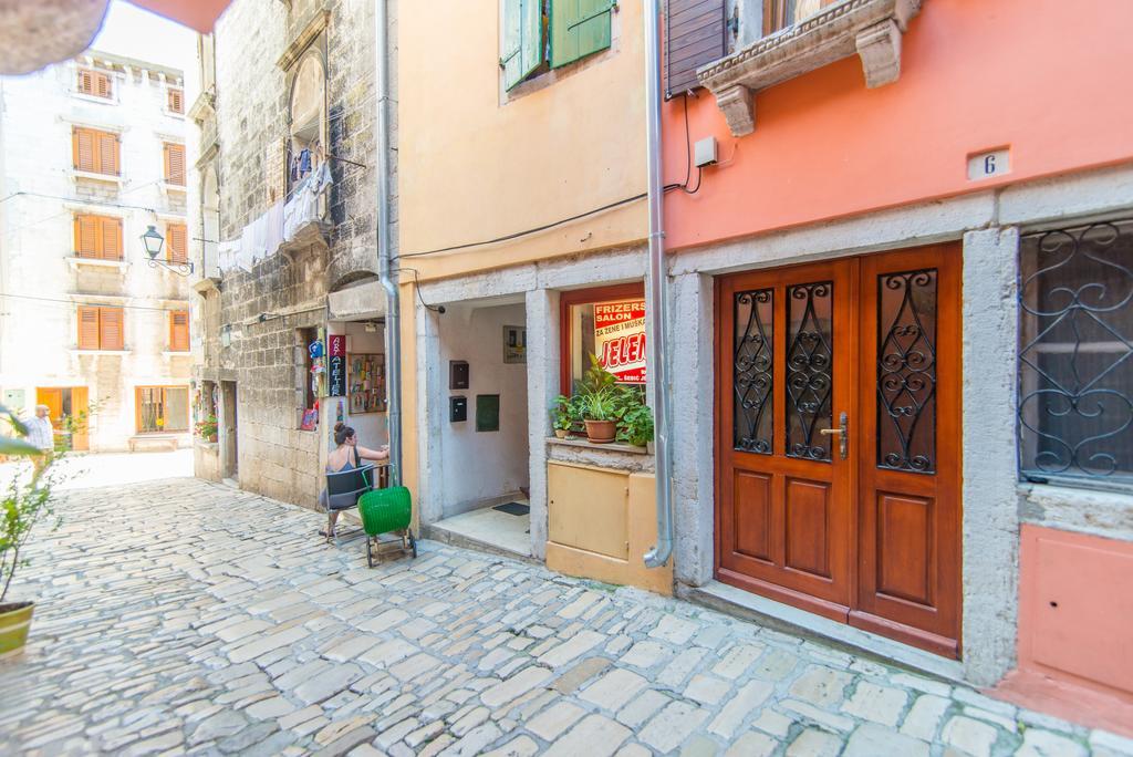 Studio Yellow Flower Rovinj Exterior foto