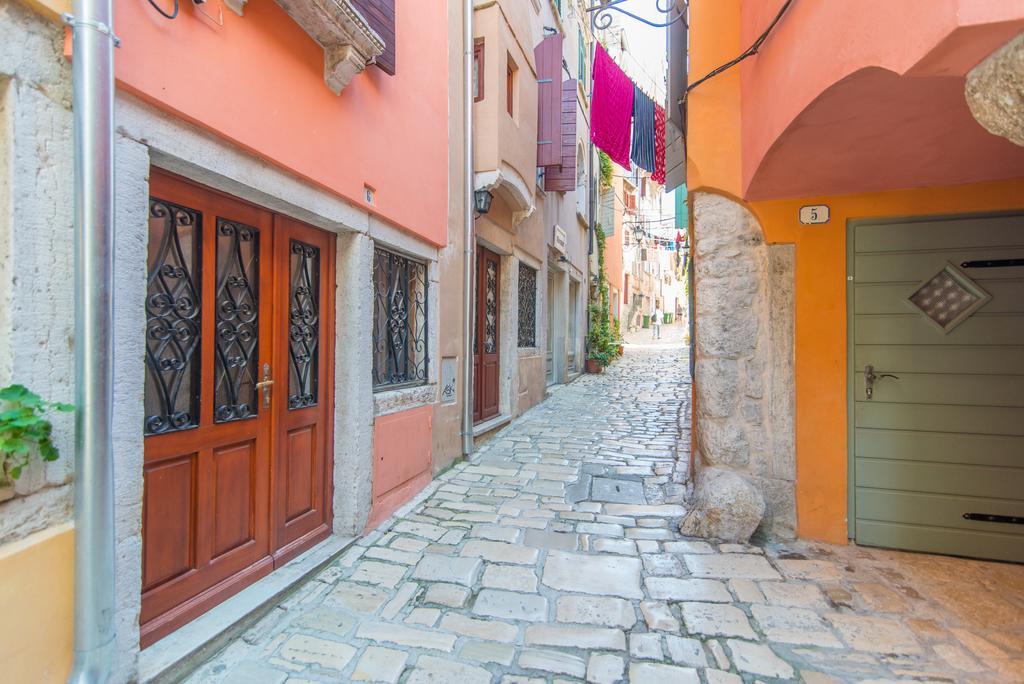 Studio Yellow Flower Rovinj Exterior foto