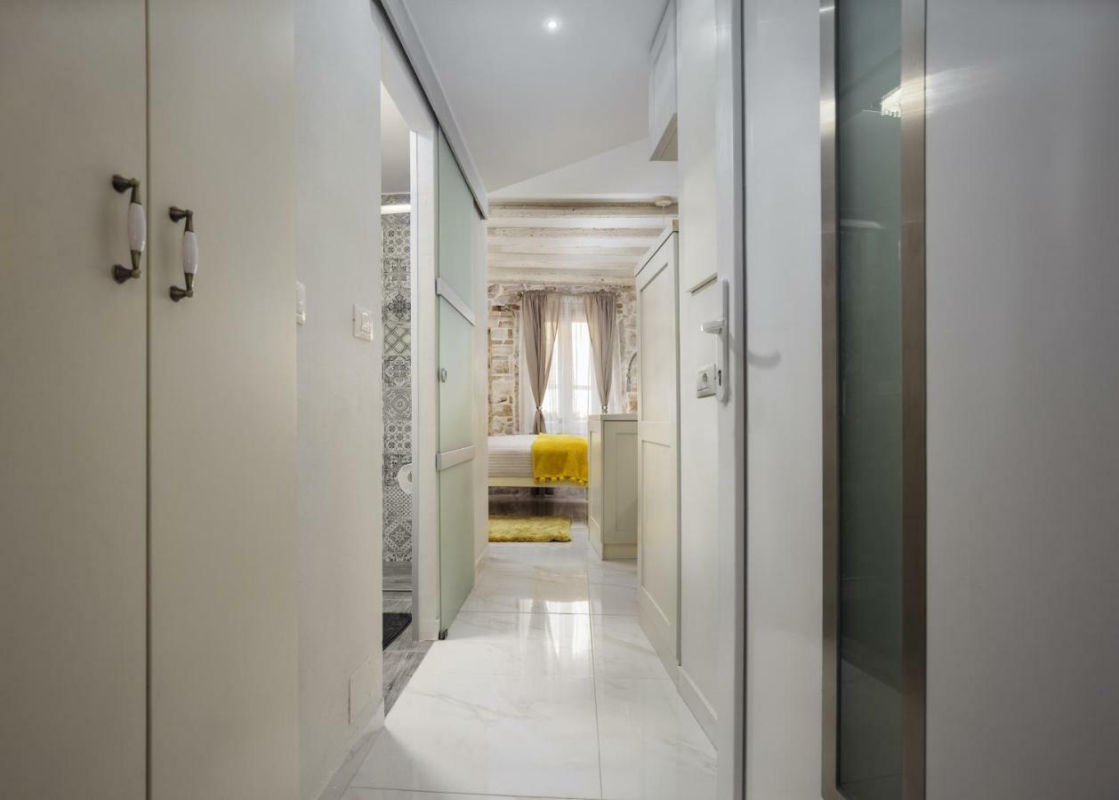Studio Yellow Flower Rovinj Exterior foto